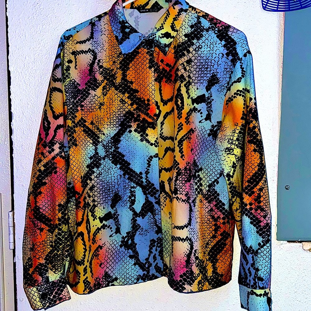 Very cute and colorful blouse, size L, it is a normal brand but is comfortable.